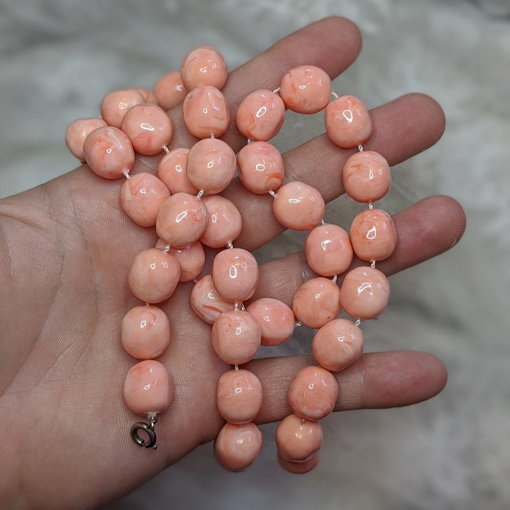 Pink marble molded bead single strand necklace